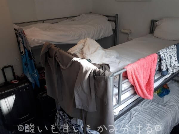 ユーフェミア　バジェット　オールド　シティ　カナル　ゾーンドミトリールーム男女共用5人部屋の2段ベッドの様子