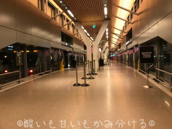 トロントピアソン空港UPエクスプレスのプラットフォーム