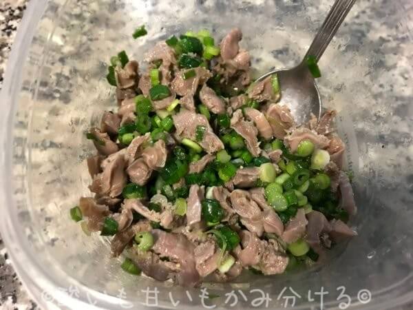 居酒屋メニューの砂肝のネギ塩レモン完成