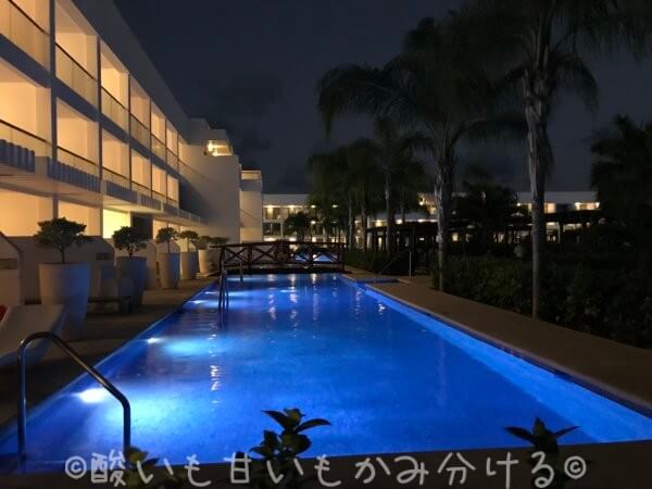 Platinum Yucatan Princess All Suites & Spa Resortの夜景