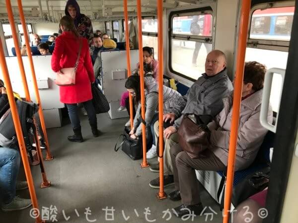 コーリン駅で乗り換え後の車内の様子