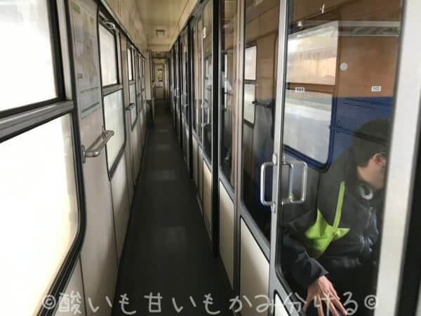 コーリン駅で乗り換え後の車内個室車両の様子