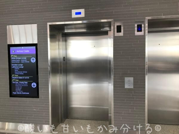 ボストン空港ラウンジへのエレベーター