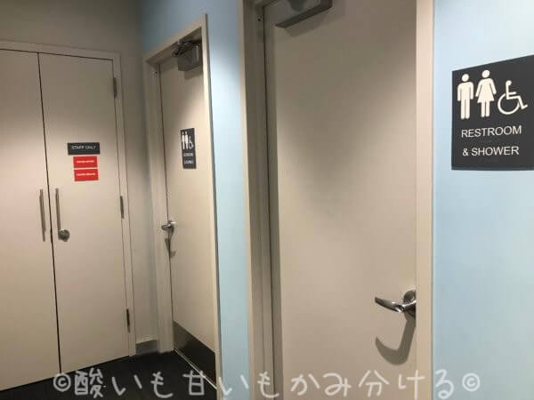 The Club内のトイレ兼シャワー室