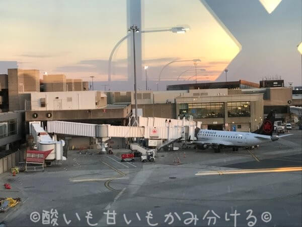 ローガン空港ターミナルBからターミナルAへ行く際の風景