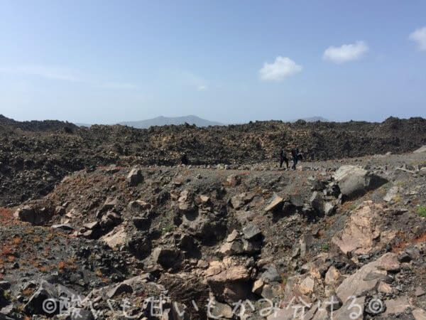 サントリーニ島の火山ハイキング道