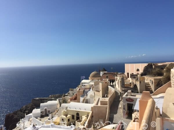 日中のイアの古城からの景色