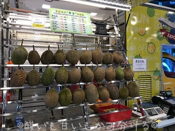 クアラルンプール市内ドリアン路上販売の様子