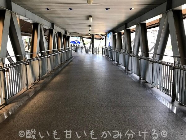 MRTペッチャブリ駅(PHETCHABURI)BL21へ向かう連絡橋