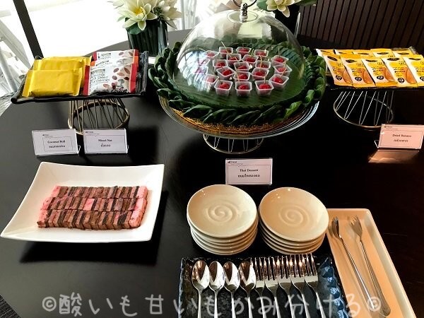タイ航空ロイヤルオーキッドスパのラウンジ内お菓子例