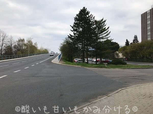 クトナーホラ本駅からセドレツ納骨堂への分かれ道