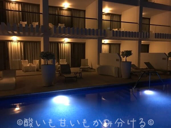 Platinum Yucatan Princess All Suites & Spa Resortのプールに面した客室