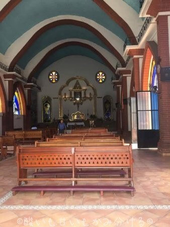 聖母加護教区教会（Parroquia Nuestra Señora del Refugio）の内装