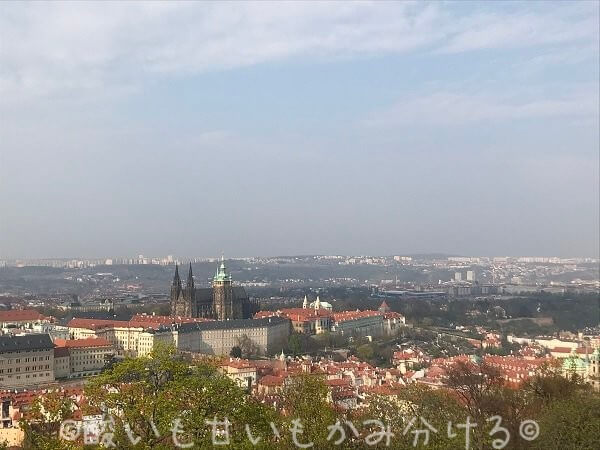 ペトシーン公園から見たプラハ城