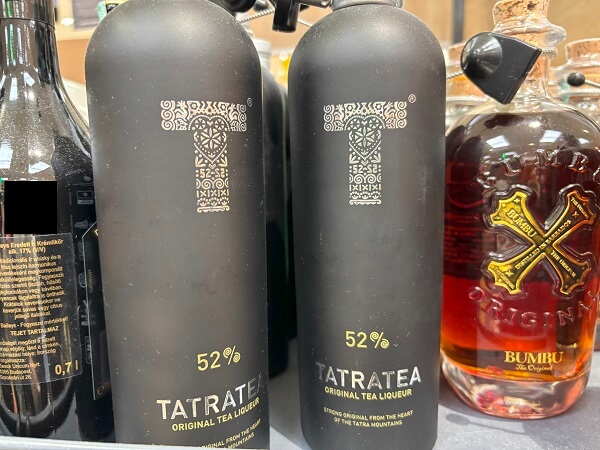 スーパーで販売している大瓶のタトラティー(Tatratea)