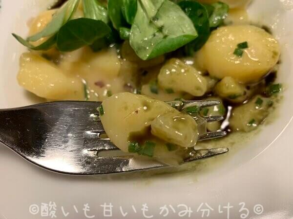 老舗フィグルミュラーのエルダプフェルザラート（Erdäpfelsalat）