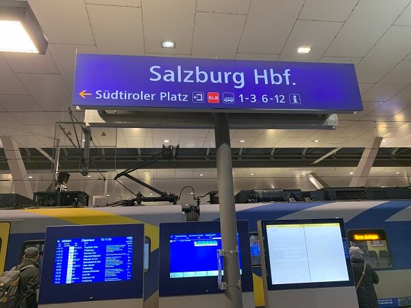 ザルツブルグ中央駅(Salzburg Hbf)の表示