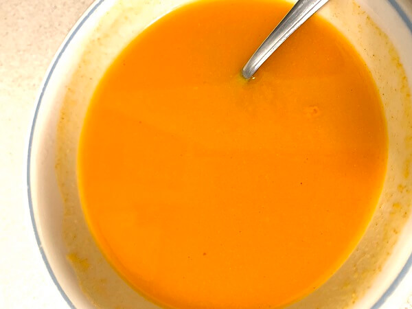 インスタントカボチャスープ（Kürbiscremesuppe）の素で作ったスープ