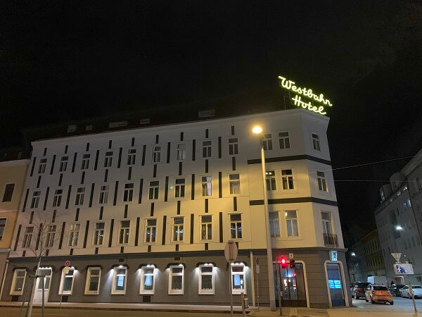 ホテル ウエストバーン（Hotel Westbahn）ライトアップ
