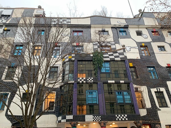 フンデルトヴァッサー（Hundertwasser）の建築デザイン