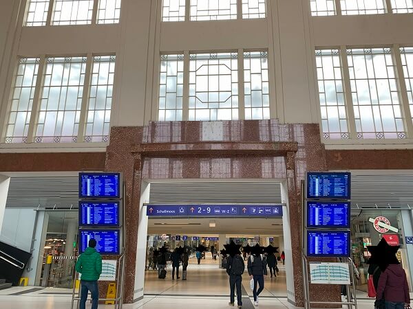 ザルツブルク中央駅（Salzburg Hauptbahnhof）の中