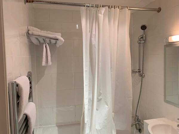 アーットホテル（Artto Hotel Glasgow）洗面所の様子