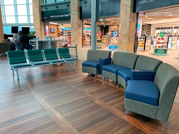 バンクーバー空港内のソファー