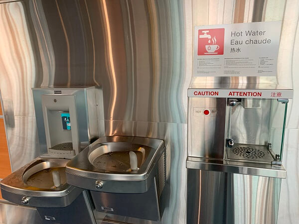 バンクーバー空港国際線側無料給湯スポット