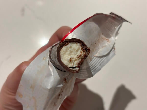 外はチョコ、中はカッテージチーズのトゥーロー・ルディ (Turo Rudi)