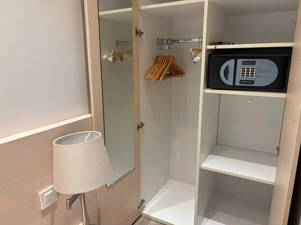 Atrium Fashion HotelのDouble or Twin Room（Atrium View）部屋の様子