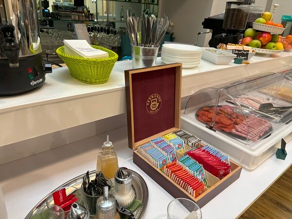 Atrium Fashion Hotel朝食ビュッフェの沢山の種類の紅茶