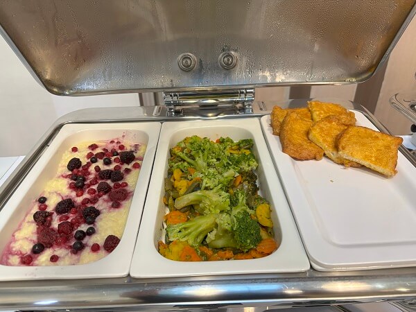 Atrium Fashion Hotel朝食ビュッフェの温かいおかず例