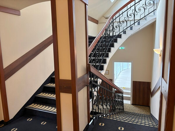 Park Hotel Hévíz各部屋へ向かうための階段