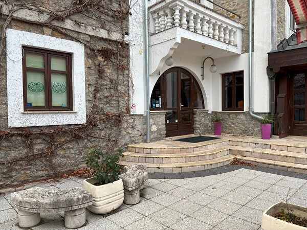 冬のPark Hotel Hévízエントランスの様子