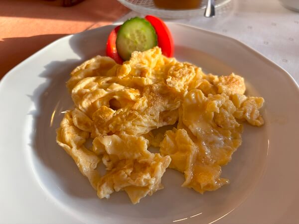 Park Hotel Hévízのボリュームたっぷり朝食スクランブルエッグ