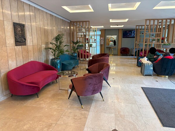 Medos Hotelのロビーの様子
