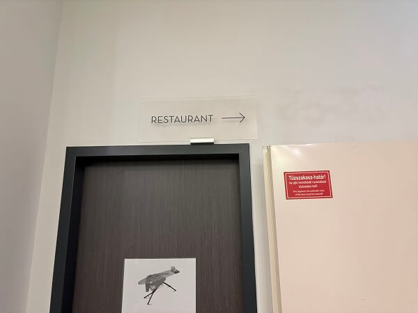 Medos Hotel朝食会場への道