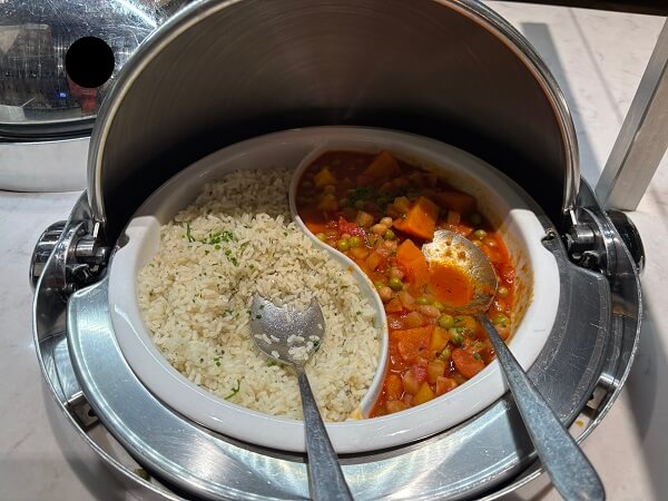 Aspire One ラウンジ内の温かいご飯例