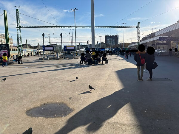 ブダペスト南駅(Budapest-Deli)の外のホーム風景