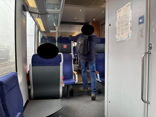 Balatonszentgyörgy駅からケストヘイへ向かう列車の車内様子
