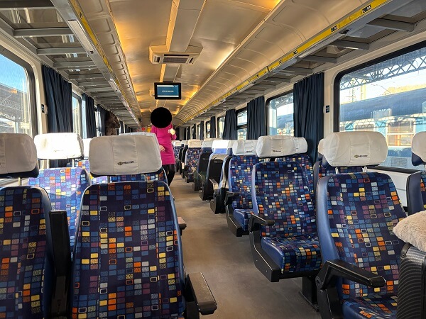 ブダペストからトカイへ向かうMÁV鉄道の車両内の様子