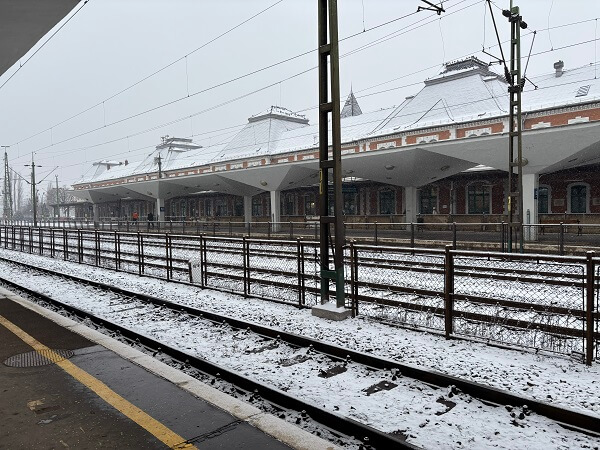 ミシュコルツ(Miskolc)駅のホームの様子