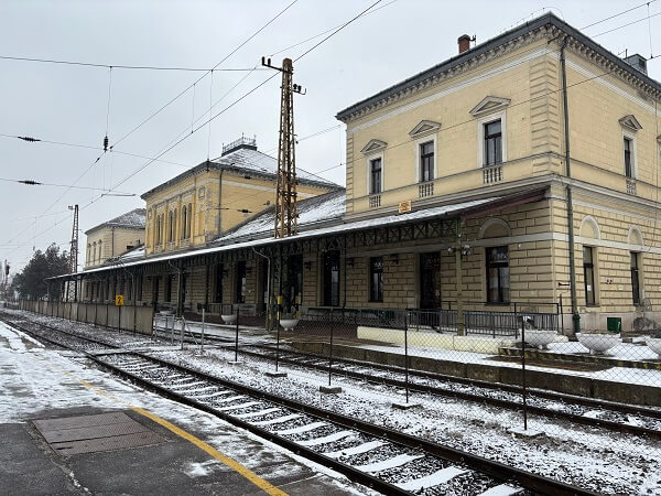 乗り換えのFüzesabony(フュゼシャボニ)駅