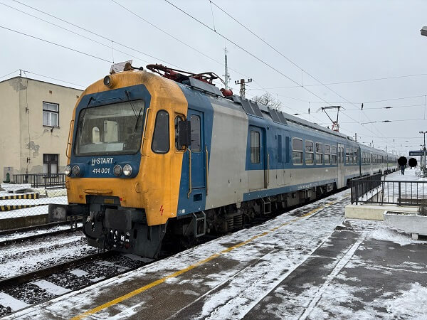 ミシュコルツ(Miskolc)駅からFüzesabony(フュゼシャボニ)駅へ向かう古めの列車
