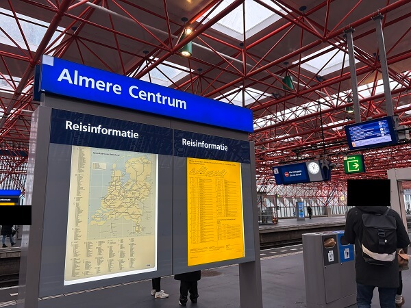 間違って着いたAlmere Centrum駅