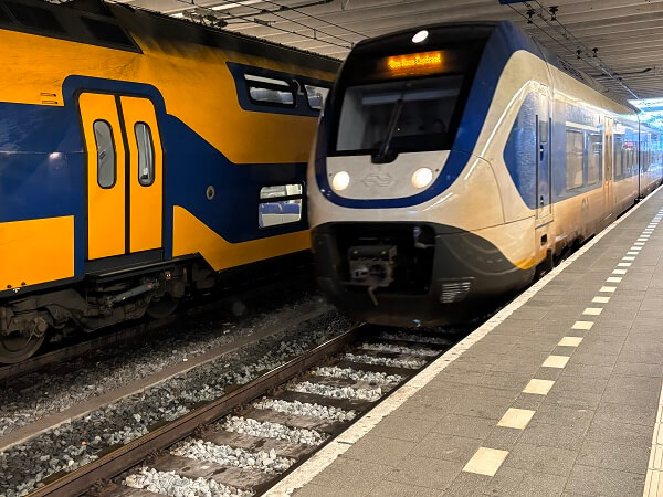 Den Haag Centraal行き普通列車Sprinter