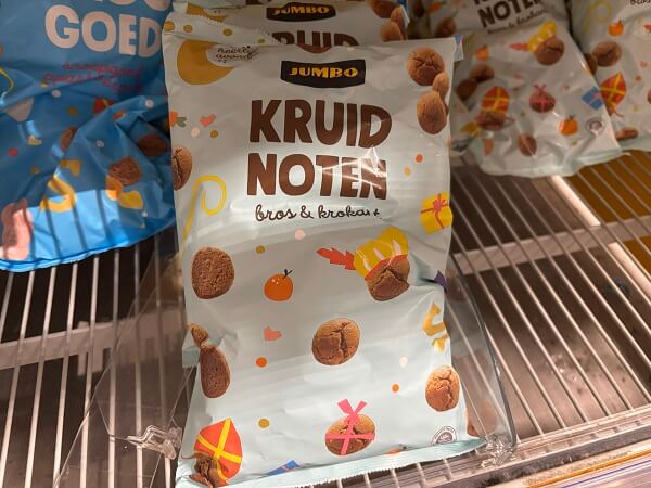 オランダの伝統的なスパイスクッキー「クラウドノーテン」のパッケージ