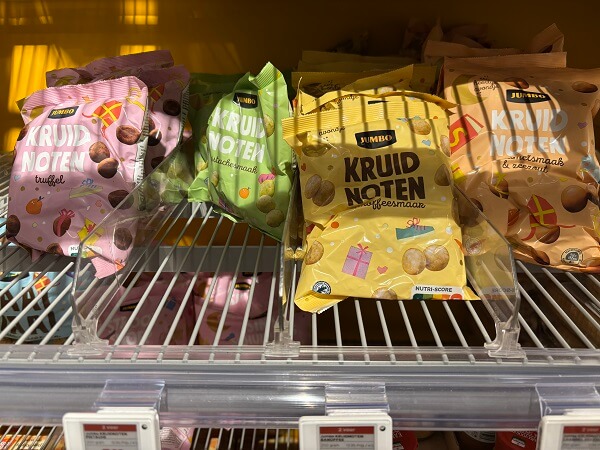 小さめサイズで色々なフレーバーがあるクラウドノーテン（Kruidnoten）