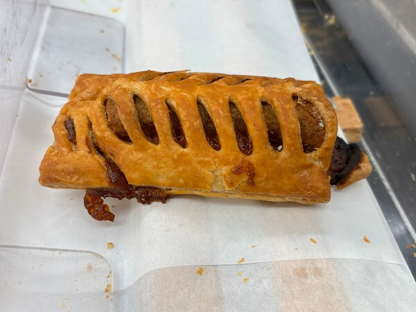 フリカンデルブローチェ（Frikandelbroodje）