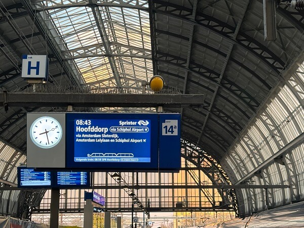 アムステルダム市内からスキポール空港への普通列車（Sprinter）停車駅